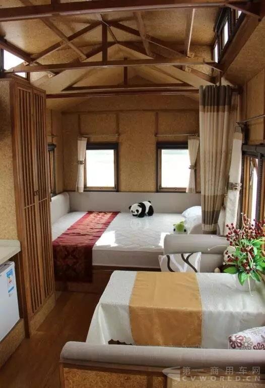 全球首款竹鋼營(yíng)地房車在中通下線，快來(lái)看看長(zhǎng)啥樣？2.webp.jpg