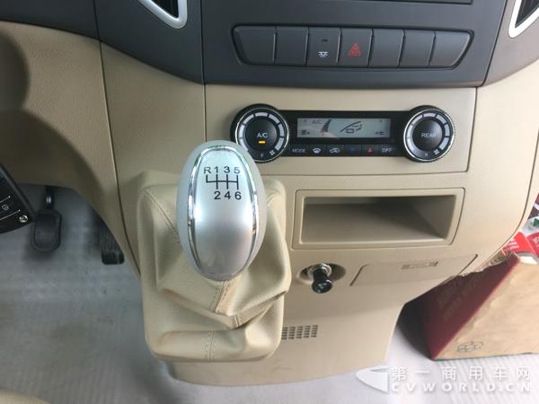 二代江淮星銳6系長軸車型，17座，搭載江淮2.7CTl 國五柴油發(fā)動機(jī)12.jpg