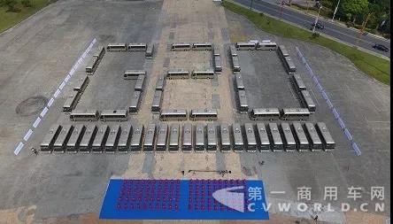 143輛宇通客車服務(wù)全國兩會，已接受北京市委領(lǐng)導(dǎo)檢閱2.jpg