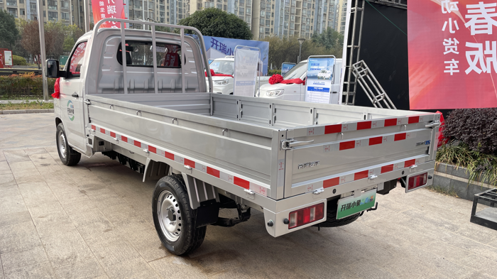 適合年輕人創(chuàng)業(yè)的第一臺電動小貨車，開瑞小象青春版怎么樣？8.png
