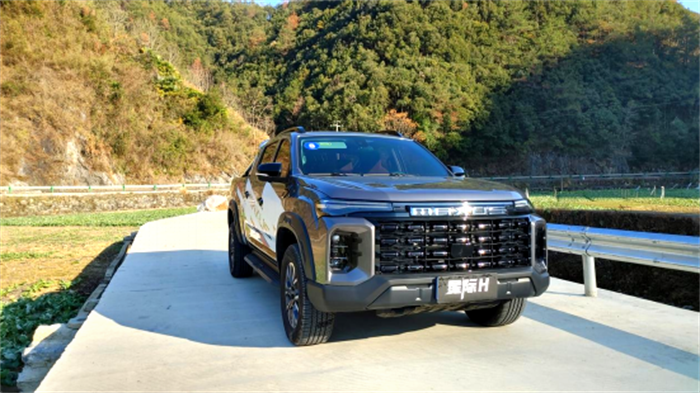 改-【第一商用車】13.68萬起售 2.0T+豪華內(nèi)飾+全能底盤 星際皮卡試駕體驗如何？471.png