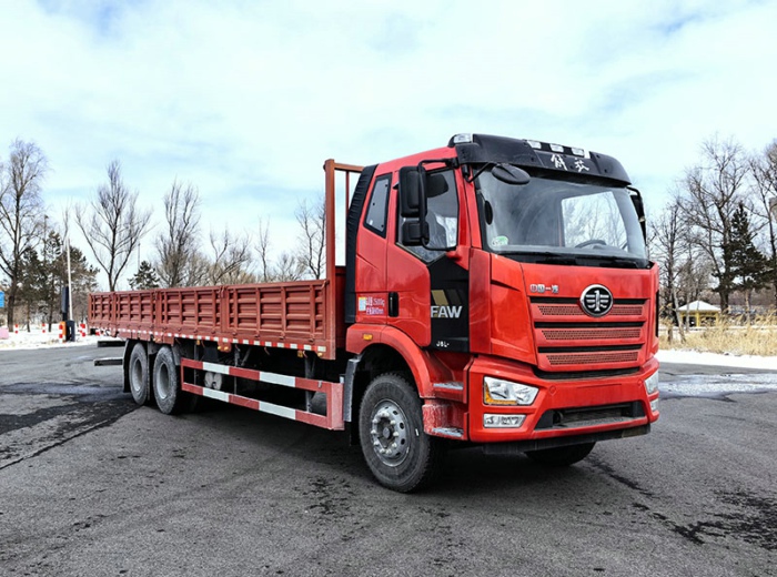 解放J6L載貨車(chē)2.jpg