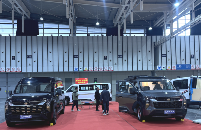 中國重汽輕型汽車強(qiáng)勢(shì)登陸三大房車展，演繹移動(dòng)生活新風(fēng)尚4.png