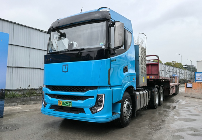 遠(yuǎn)程星瀚G醇?xì)潆妱?dòng)牽引車.jpg