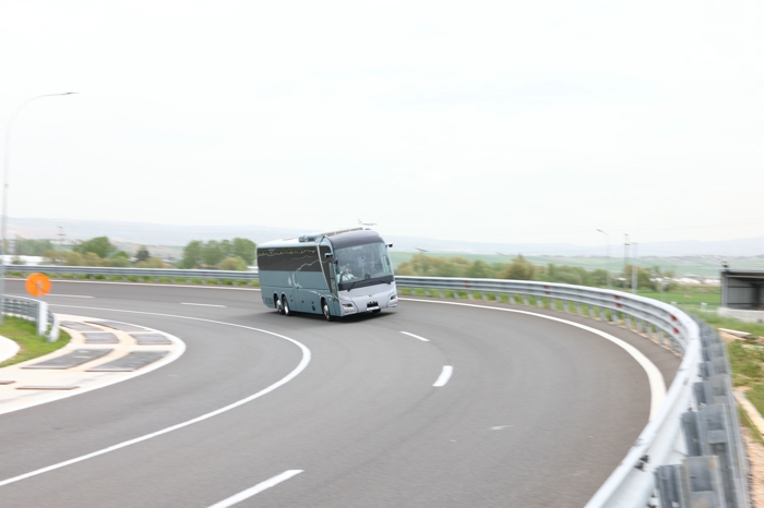 近日，曼恩商用車正式發(fā)布旗下首款純電長途客車Lion's Coach E。