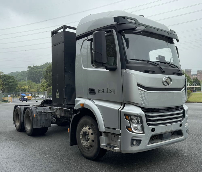 廈門金龍純電動(dòng)半掛牽引車.jpg