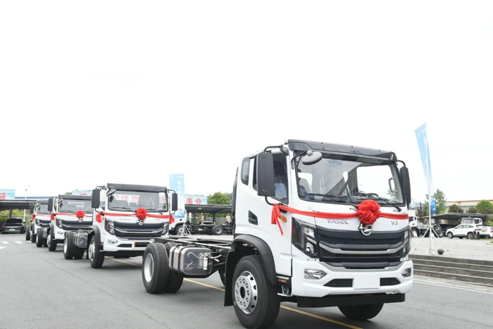 東風(fēng)華神首批環(huán)衛(wèi)車(chē)出口美洲6.jpg