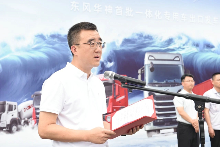 東風(fēng)華神首批環(huán)衛(wèi)車(chē)出口美洲9.jpg
