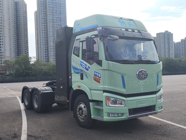 解放600.92度牽引車.jpg