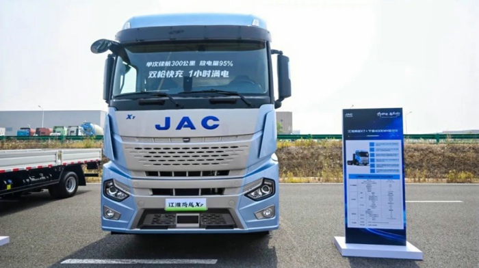 江淮跨越X7充電重卡3.jpg