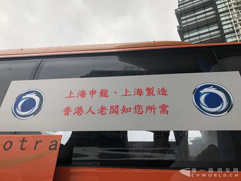 申龍SLK6116HKB歐六柴油客車，全部采用奔馳底盤