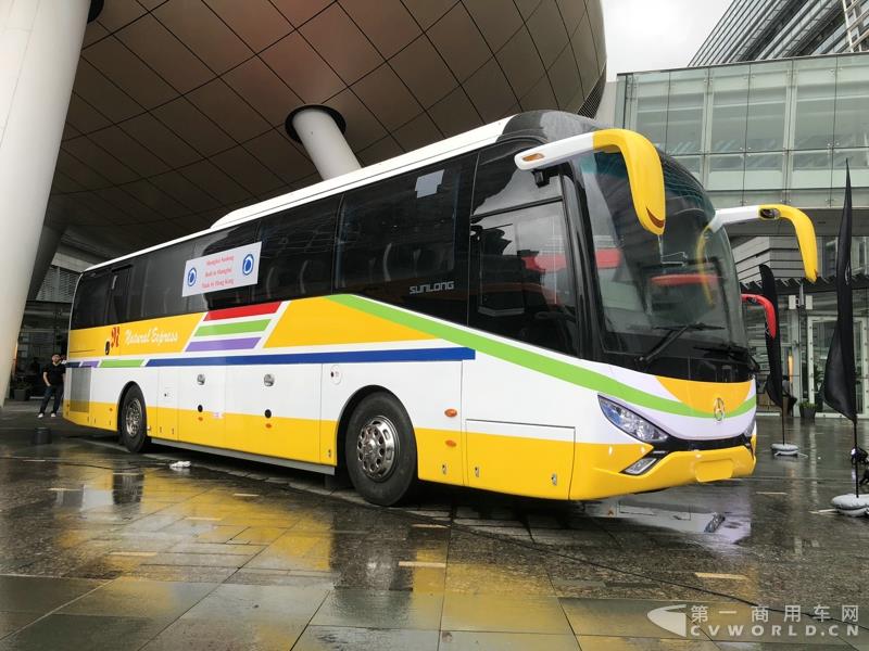 申龍SLK6116HKB歐六柴油客車，全部采用奔馳底盤