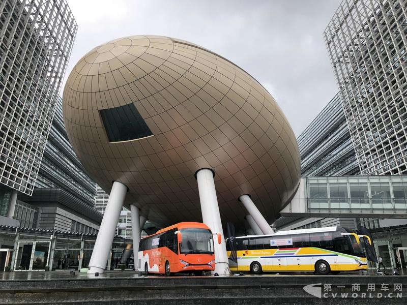 申龍SLK6116HKB歐六柴油客車，全部采用奔馳底盤