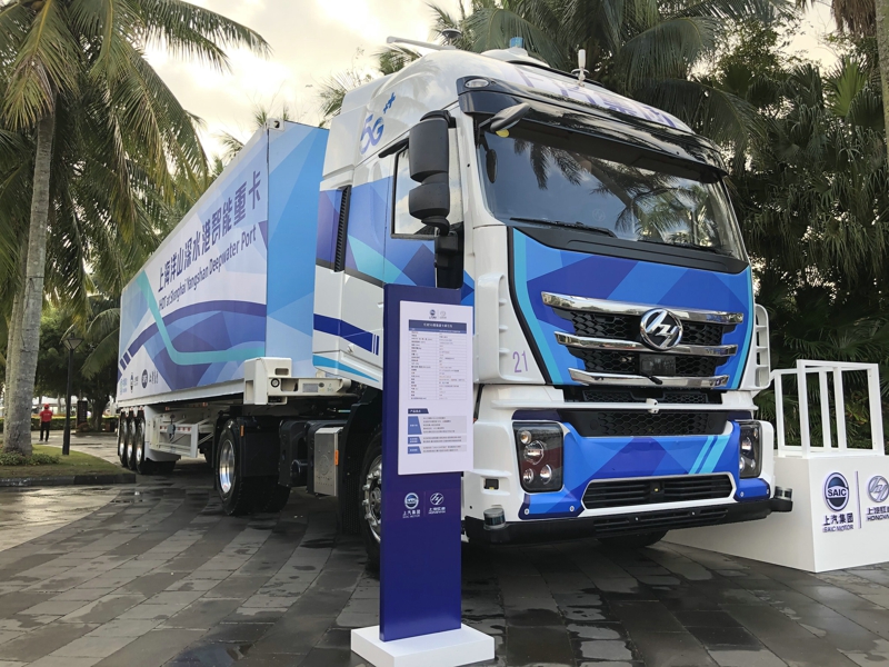 紅巖5G智能重卡牽引車