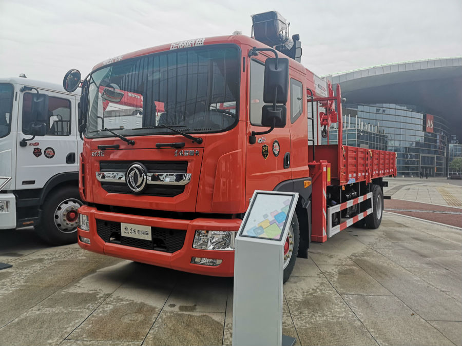 搭載康明斯動(dòng)力的東風(fēng)專用車