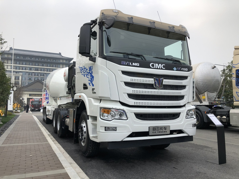 聯(lián)合卡車U+ 6×4 460馬力國六LNG半掛攪拌車運(yùn)輸牽引車