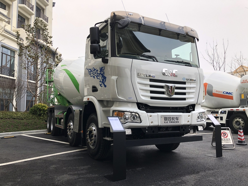 聯(lián)合卡車8×4 LNG國六混凝土攪拌車，14方
