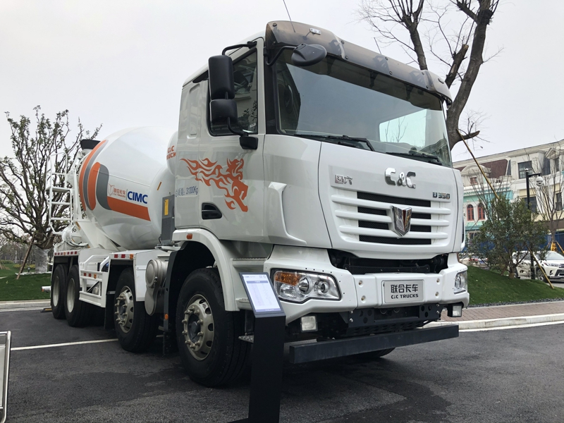 聯(lián)合卡車8×4 350馬力國六柴油混凝土攪拌車，10方