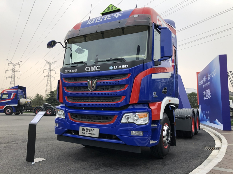 聯(lián)合卡車U+ 6×4 460馬力國六LNG?；愤\(yùn)輸牽引車