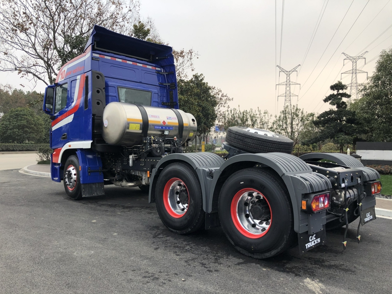 聯(lián)合卡車U+ 6×4 460馬力國六LNG?；愤\(yùn)輸牽引車