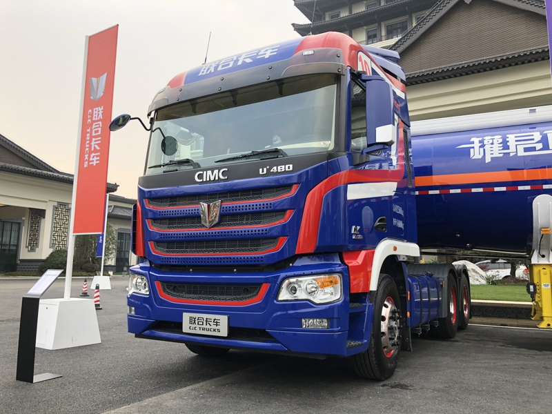 聯(lián)合卡車U+新款駕駛室6×4 480馬力柴油牽引車 (