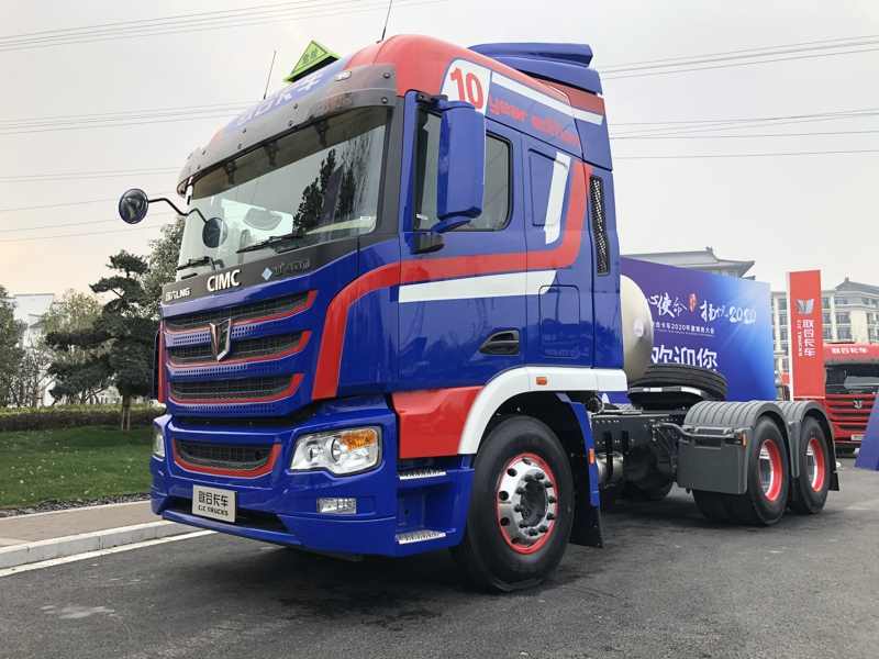 聯(lián)合卡車U+ 6×4 460馬力國六LNG?；愤\(yùn)輸牽引車