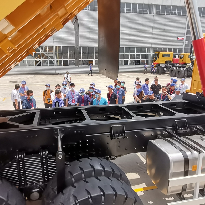 用戶參觀濰柴特車(chē)2020款礦卡新品