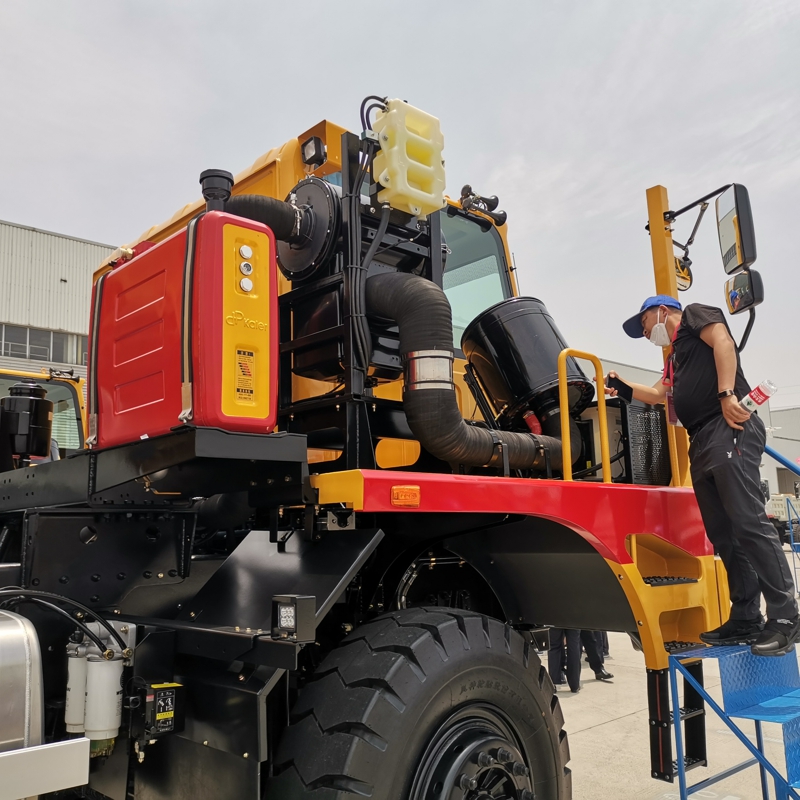 用戶參觀濰柴特車(chē)2020款礦卡新品