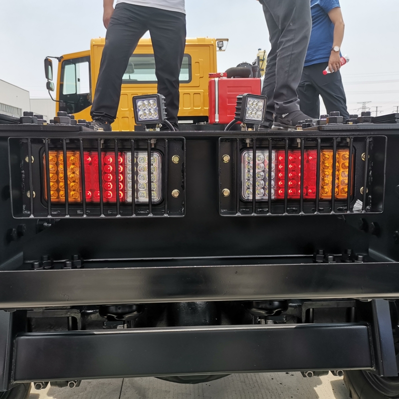 用戶參觀濰柴特車(chē)2020款礦卡新品
