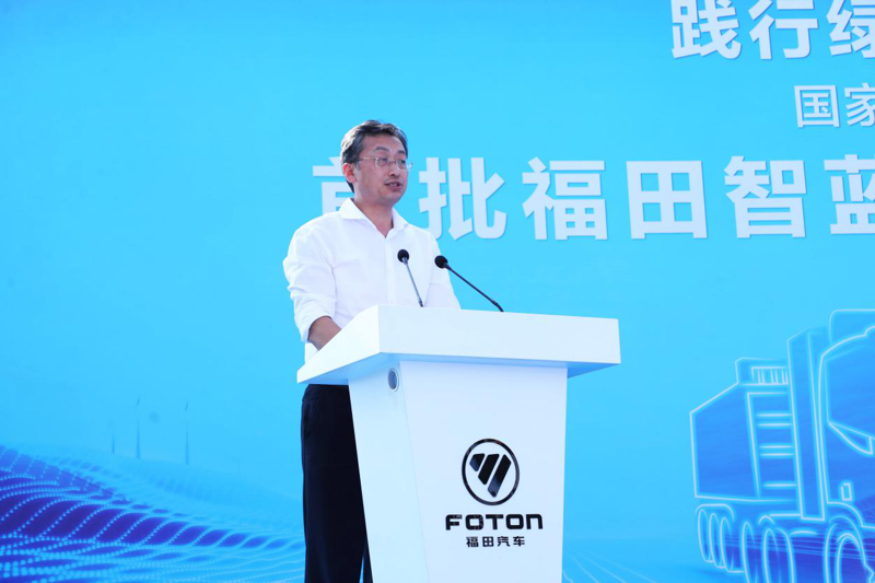 鞏月瓊表示，采用車電分離的模式，用戶只需一次性支付或租賃不含電池的車體，并將換電作為類似加油的成本，而大幅減少初期投入和使用成本。根據(jù)統(tǒng)計(jì)，按照50輛重卡規(guī)模計(jì)算，三年下來，采用換電重卡模式可以比傳統(tǒng)能源重卡節(jié)省成本1160萬元。因此，在特定運(yùn)輸場景下，換電重卡或?qū)⒊蔀橛脩舻倪x擇之一。