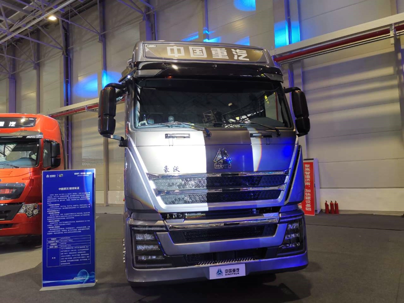 重汽豪沃TH7系列4×2牽引車（豪華版），搭載MC11發(fā)動(dòng)機(jī)，國六