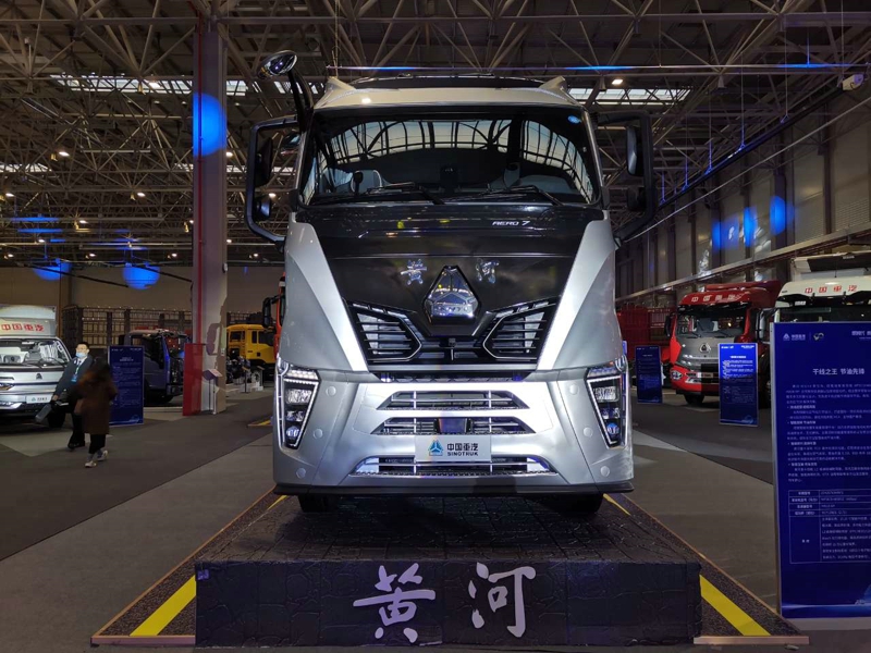重汽黃河X7 6×4牽引車，搭載濰柴WP10.5H發(fā)動(dòng)機(jī)，國六