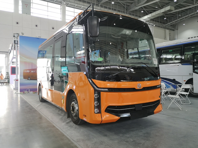 中通客車同樣展出兩款純電動客車，其型號分別是世騰純電動客車、睿通V60客運版。圖為中通睿通V60客運版