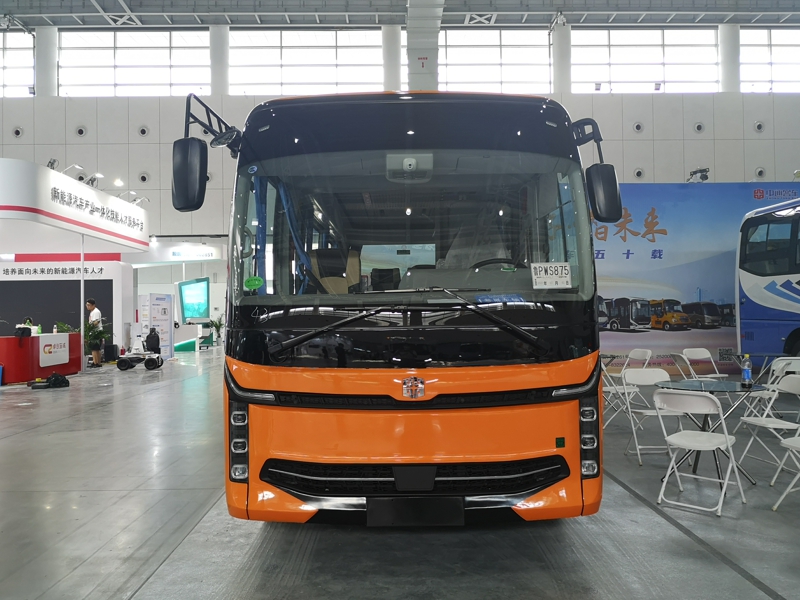 中通客車同樣展出兩款純電動客車，其型號分別是世騰純電動客車、睿通V60客運版。圖為中通睿通V60客運版