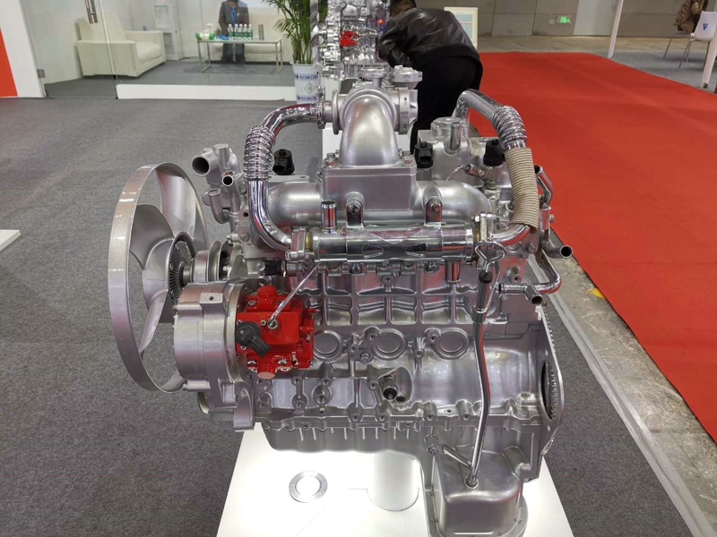 五十鈴JE493輕型發(fā)動機，排量2.771升