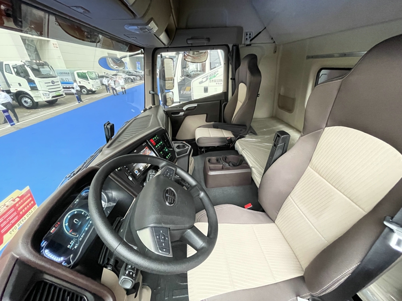 解放JH6充換電一體牽引車(chē)