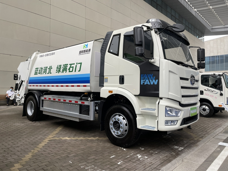 解放純電動(dòng)壓縮式垃圾車(chē)