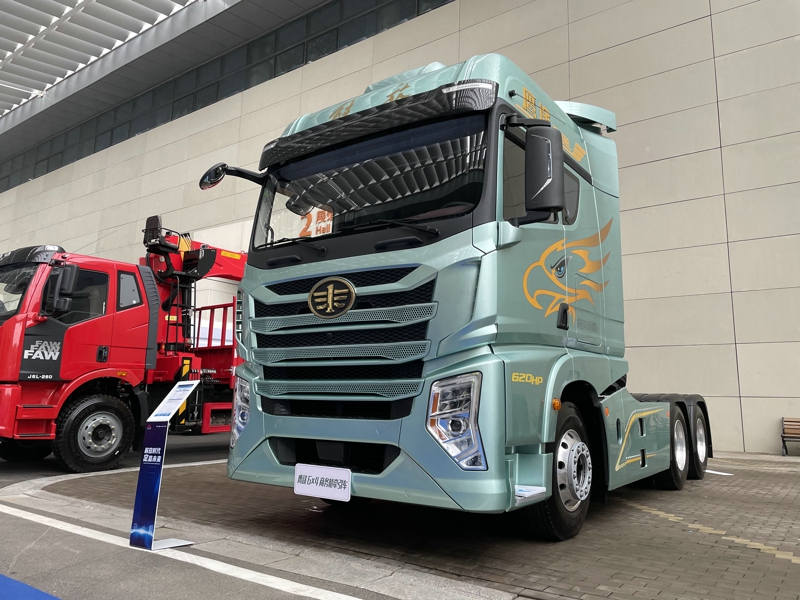 解放鷹途商務(wù)艙牽引車(chē)，620馬力