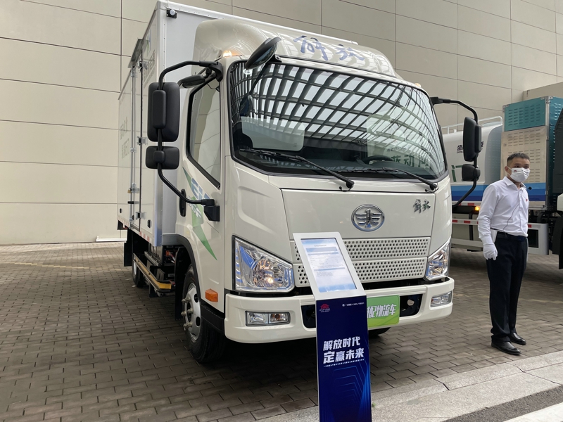 解放J6F純電動(dòng)城配物流車(chē)