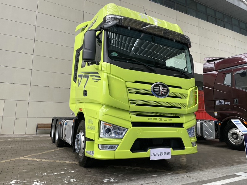解放J7 6×4平頭牽引車(chē)