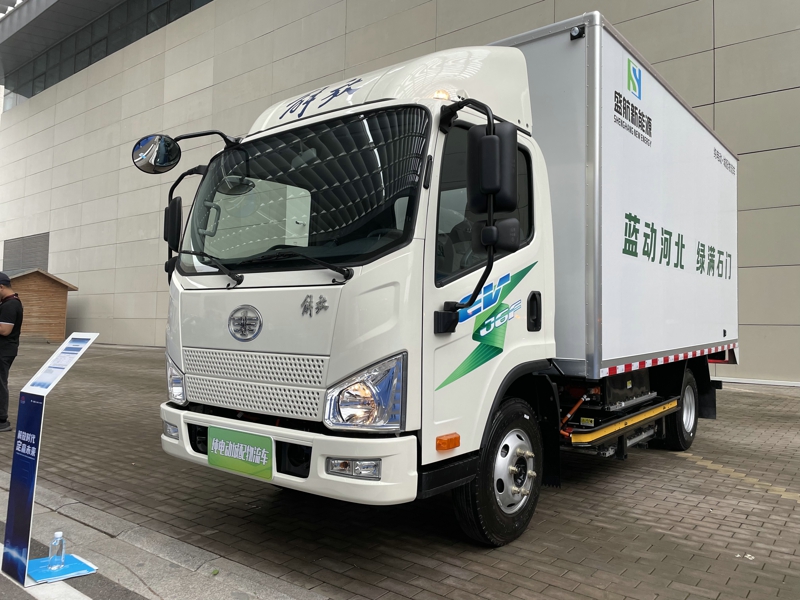 解放J6F純電動(dòng)城配物流車(chē)