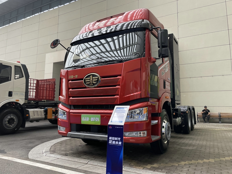 解放J6充換一體牽引車(chē)
